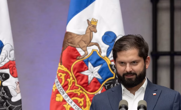 Corte de Santiago revierte cierre de causa contra Boric y pone en duda uso de fondos públicos para su defensa