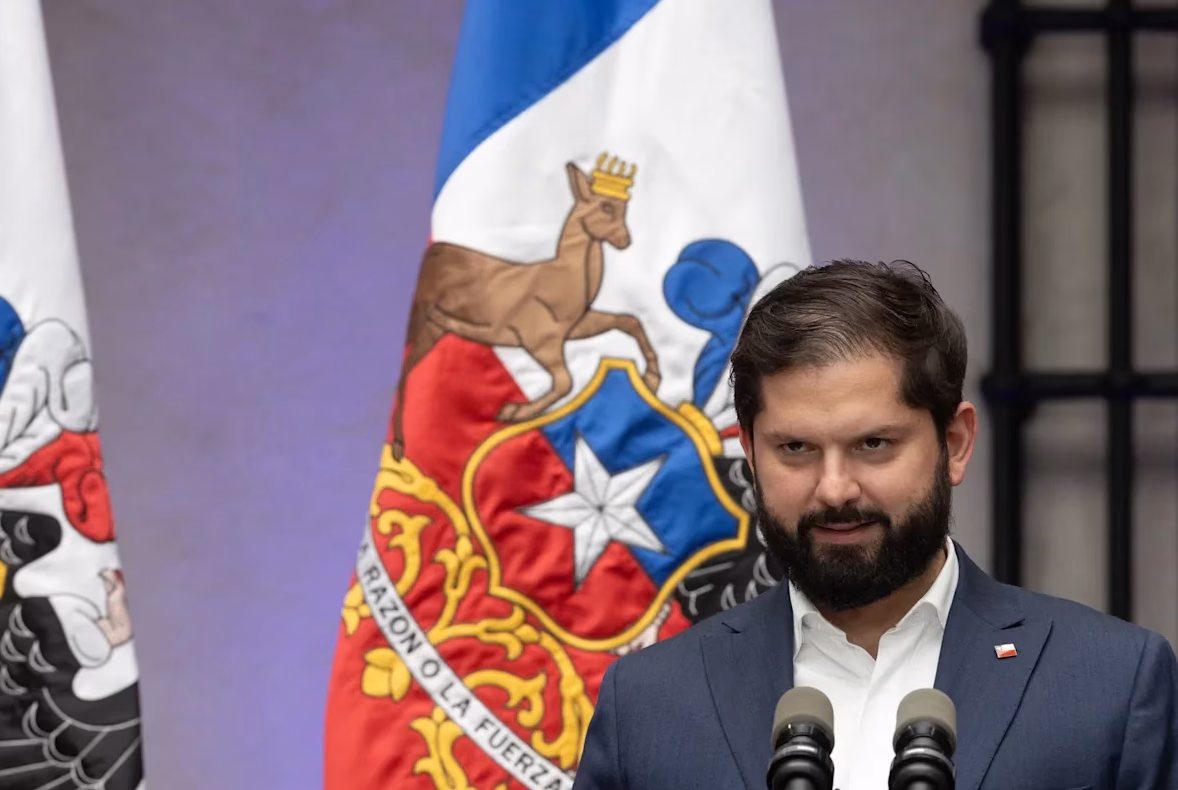 Corte de Santiago revierte cierre de causa contra Boric y pone en duda uso de fondos públicos para su defensa