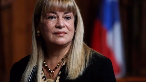 Orden judicial activa arresto de Ángela Vivanco y Carabineros despliega diligencias en su domicilio