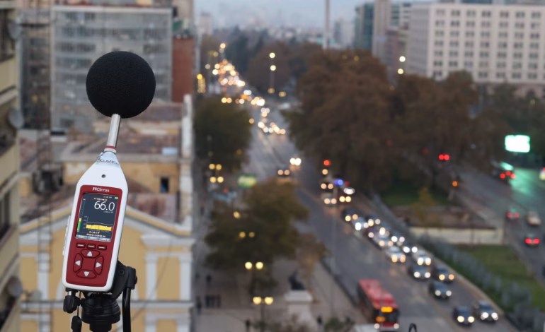 Santiago avanza en electromovilidad, los buses eléctricos reducen de forma histórica el ruido en la Alameda