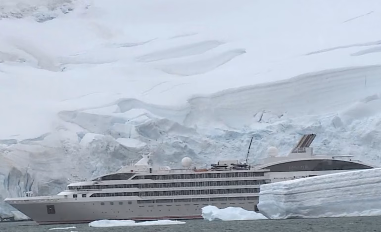 Turismo de lujo en la Antártica reaviva alertas por el impacto ambiental en el continente blanco