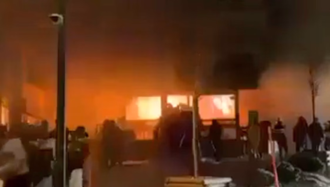 Incendio en bar de estación de esquí en Suiza deja al menos 40 muertos en Año Nuevo