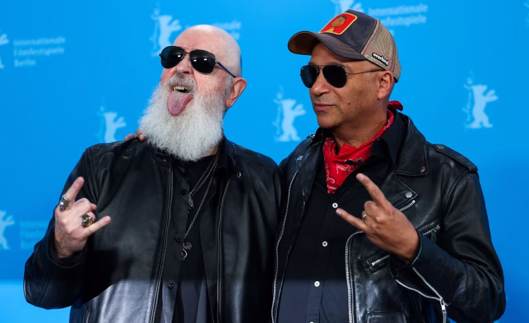 Tom Morello presentó en Berlín un documental sobre Judas Priest y afirmó que el heavy metal puede ser una herramienta de resistencia cultural y social. Rob Halford destacó la música como refugio y motor contra la injusticia.