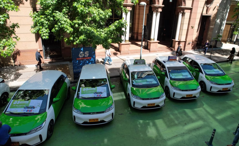 Más pasajeros por vehículo: el modelo internacional que evalúa Transportes para modernizar los taxis colectivos