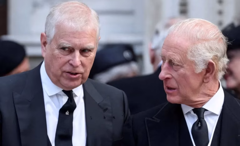Rey Carlos ofrece cooperación total a la policía por nuevas revelaciones que vinculan al príncipe Andrés con Jeffrey Epstein