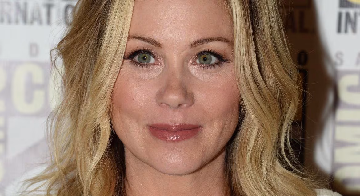 Christina Applegate revela cómo la esclerosis múltiple transformó su vida y su rutina familiar