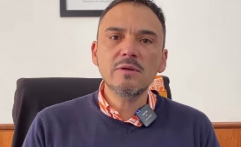 El alcalde de La Calera fue suspendido por 30 días y con rebaja del 50 por ciento de su sueldo tras un informe de Contraloría que detectó irregularidades en contratos municipales.