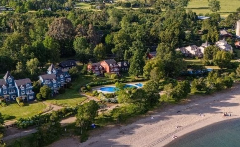 Fiesta en terreno ligado a la familia Piñera-Morel termina con hombre en riesgo vital en Bahía Coique