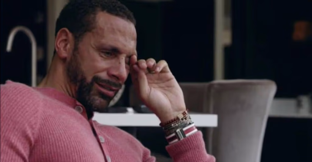 Rio Ferdinand revela el impacto físico del fútbol de élite: dolor crónico y episodios en silla de ruedas