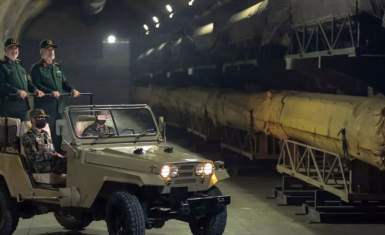 Las “ciudades misil” de Irán son bases subterráneas donde el régimen protege su arsenal balístico. Descubre cómo funcionan estos complejos militares que preocupan a Israel y Occidente.