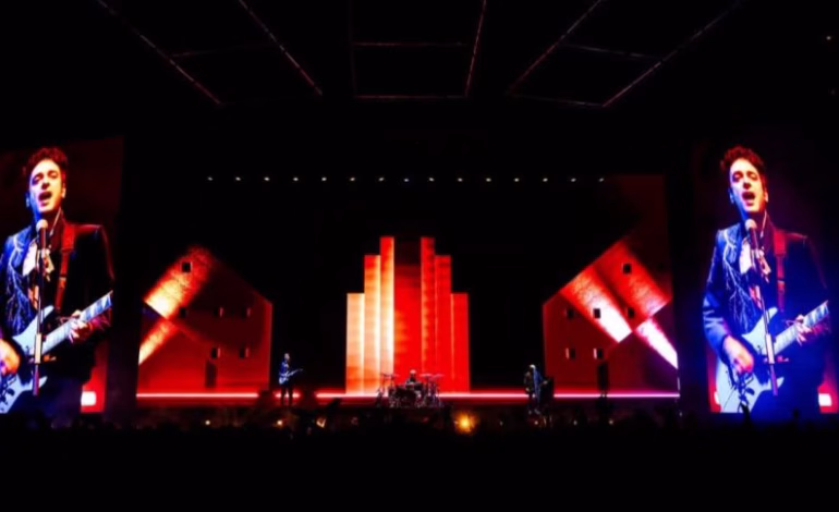 Gustavo Cerati volvió a los escenarios con un avatar digital en el show “Ecos”. El espectáculo de Soda Stereo mezcla tecnología, nostalgia y emoción.