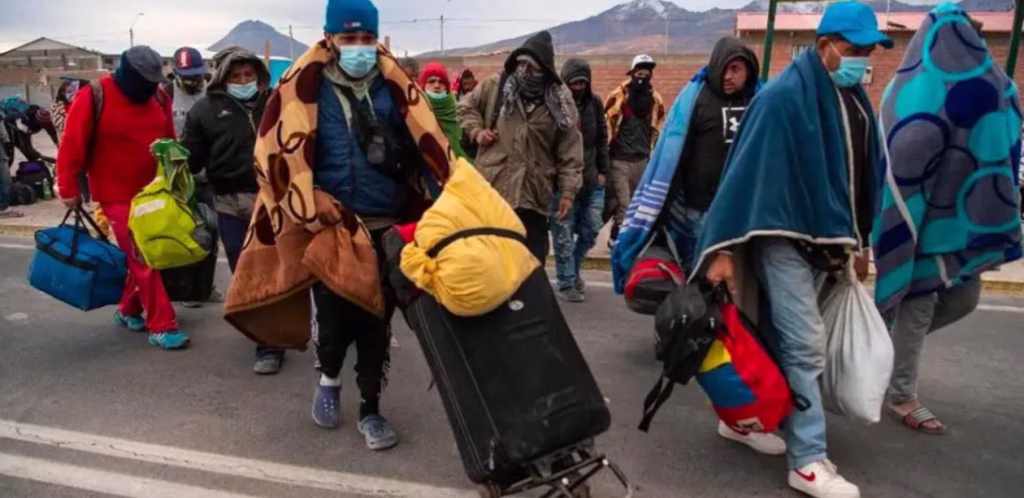 Proyecto para restringir beneficios a inmigrantes irregulares avanza: estos son los que aún pueden recibir en Chile