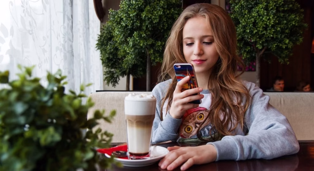 Jóvenes se alejan de las redes sociales: cae el uso y crece la preocupación por la salud mental