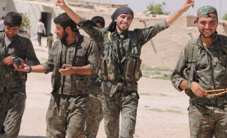 Siria asume control total de bases militares tras retiro de tropas de Estados Unidos