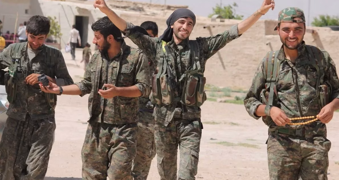 Siria asume control total de bases militares tras retiro de tropas de Estados Unidos