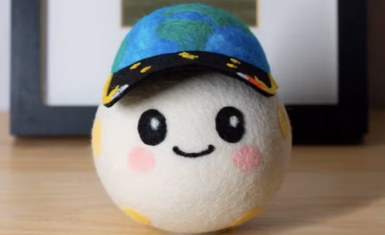 No es solo un peluche: “Rise” esconde una misión clave en Artemis II y lleva millones de nombres humanos en su viaje a la Luna.