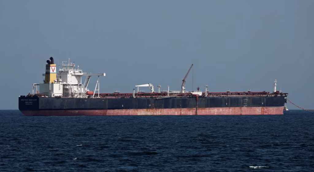 Petróleo se desploma más de 15% tras anuncio de alto el fuego de Donald Trump con Irán