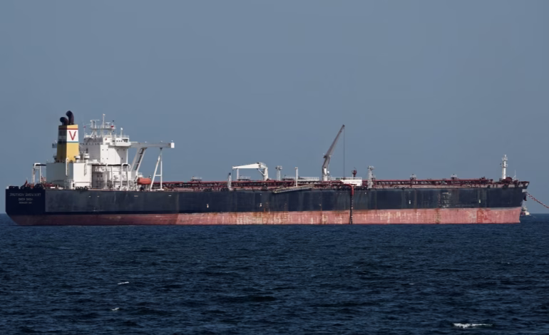 Petróleo se desploma más de 15% tras anuncio de alto el fuego de Donald Trump con Irán