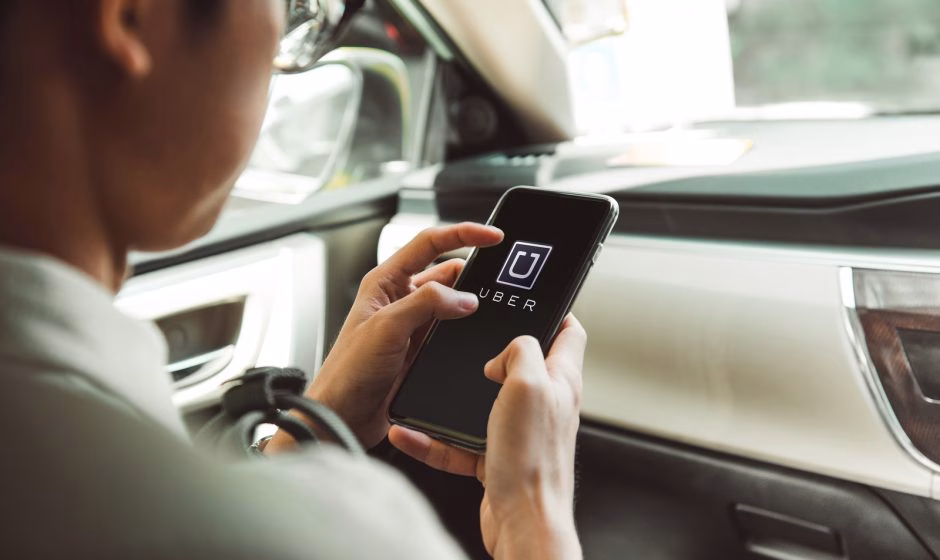 De Grange proyecta que Ley Uber entre en vigencia este 2026 y critica anuncio del tren Santiago-Valparaíso “sin estudios”