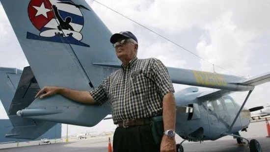 Estados Unidos presentó cargos por homicidio contra Raúl Castro por el derribo de dos avionetas civiles en 1996. El caso marca una nueva escalada de presión contra Cuba.