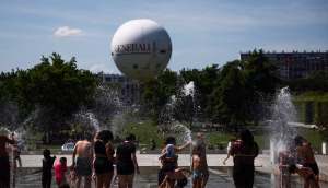 Europa enfrenta una ola de calor histórica con récords de temperatura, cerca de 1.000 muertes asociadas en Francia y advertencias de expertos sobre una crisis sanitaria de gran magnitud.