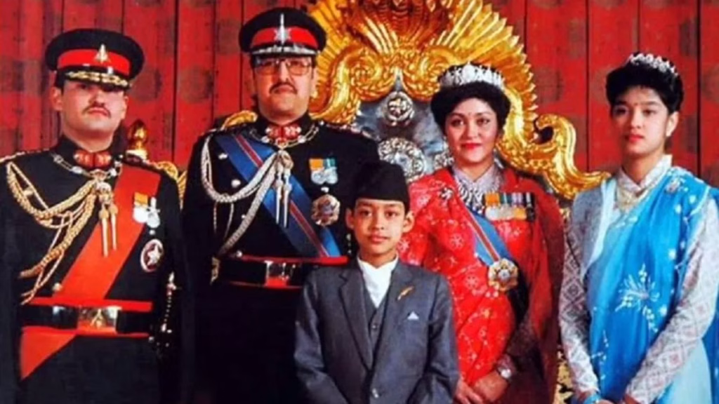 Mató a toda su familia y fue proclamado rey: la noche que hundió a la monarquía de Nepal