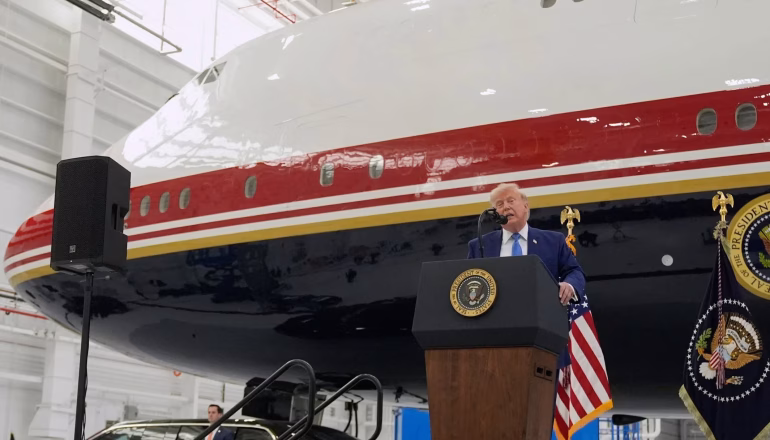La administración Trump citó a cuatro periodistas por revelar información sobre el nuevo Air Force One. La medida reabre el debate sobre la libertad de prensa en Estados Unidos.