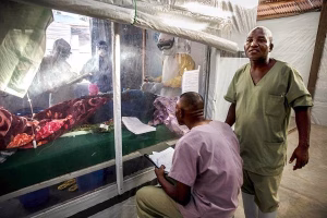 El brote de ébola en la República Democrática del Congo ya suma 600 fallecidos y 1.759 casos confirmados. La OMS advierte que se trata del episodio de crecimiento más rápido registrado.