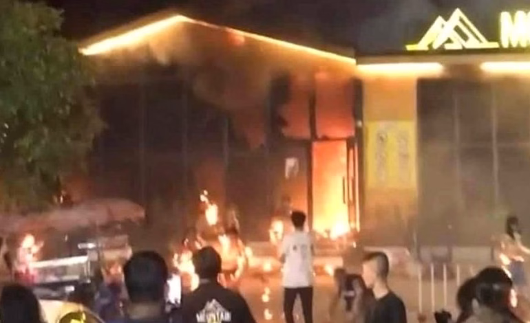 Incendio en bar de Bangkok deja al menos 27 muertos y varias personas heridas
